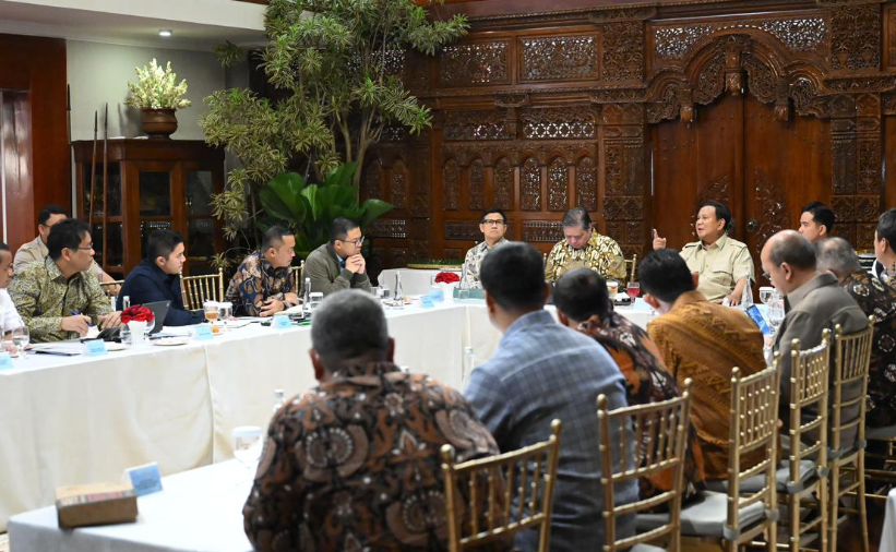 Lakukan Pertemuan bersama Wapres dan Jajaran Kabinet Merah Putih, Presiden Prabowo Rumuskan Langkah-langkah Penguatan Ekonomi Naisonal